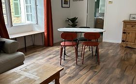 Authentique Lavallois T3 au cœur du vieux Laval